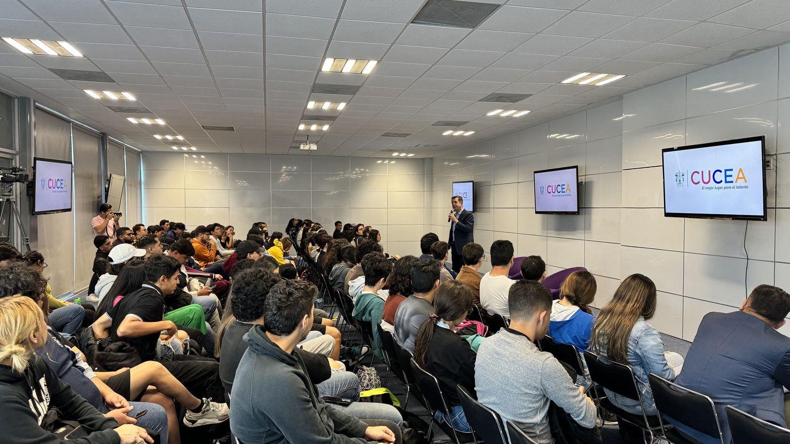 Auditorio CUCEA lleno · I Foro 2023